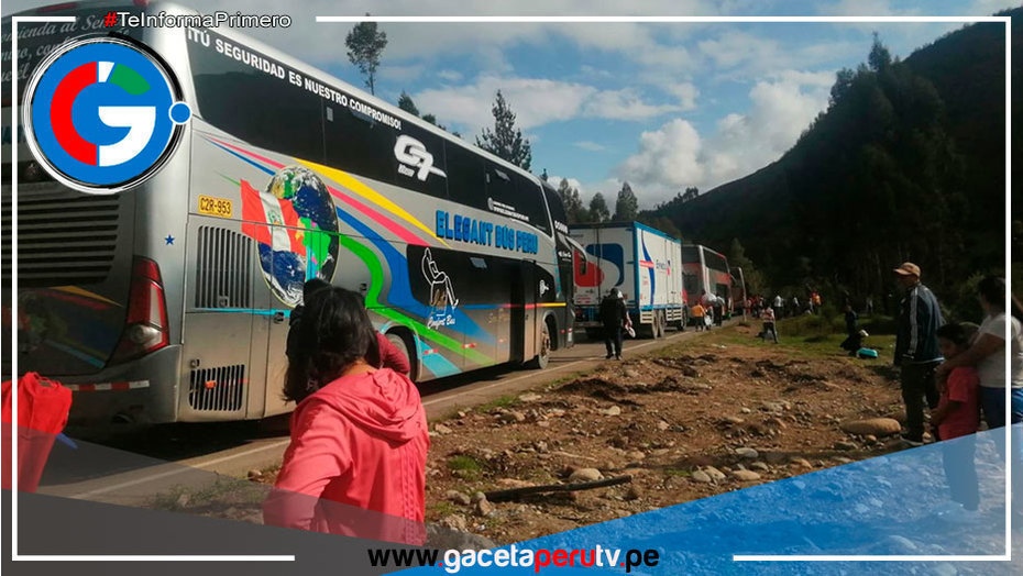 Desafío bajo la lluvia: Colapso de puente provisional paraliza la ruta hacia Ayacucho.