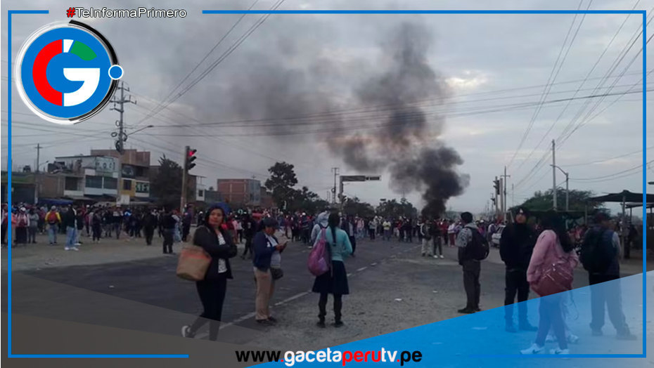 Manifestantes bloquean la Panamericana en Chao por inseguridad