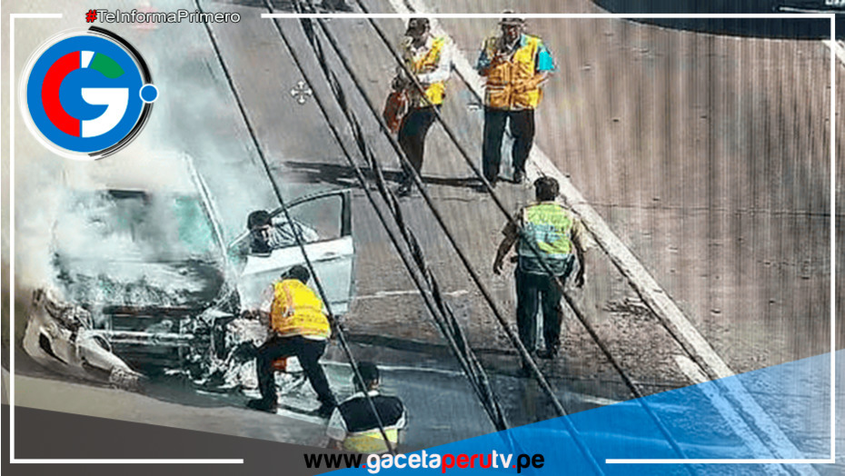 Vehículo se prende fuego en la Vía Expresa de Miraflores cerca de la estación Ricardo Palma