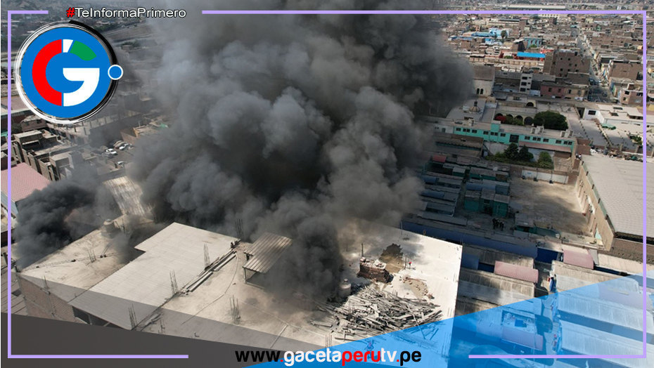 Mujer policía rescató a un hombre atrapado en el incendio en Cercado de Lima