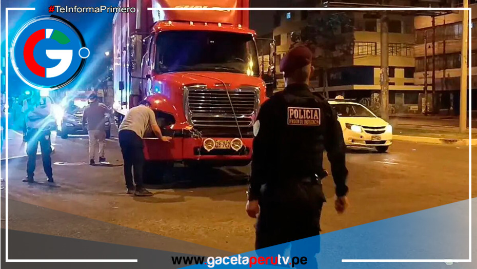 La Victoria: Dos motociclistas resultaron gravemente heridos tras colisionar con un camión