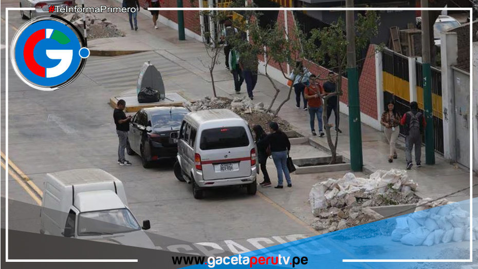 Colectiveros invaden alrededores del Ministerio de Cultura
