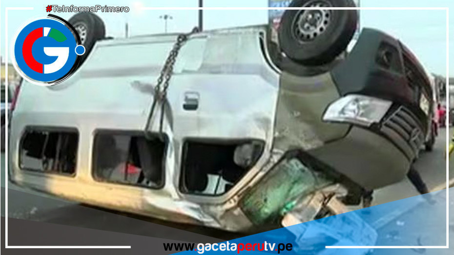 Miniván se accidenta en Panamericana Sur