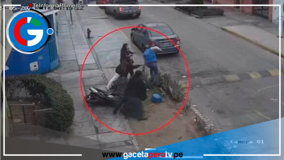 Vecinos frustran robo y prenden fuego a la motocicleta del ladrón