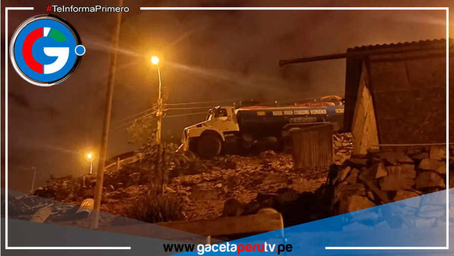 Un camión cisterna se despistó y quedó a punto de caer sobre una casa 