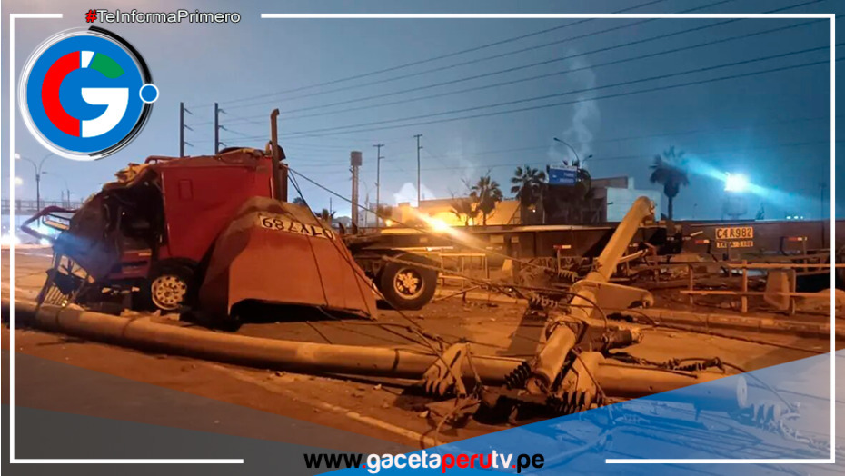 Tráiler se estrella contra postes de alta tensión en el Callao