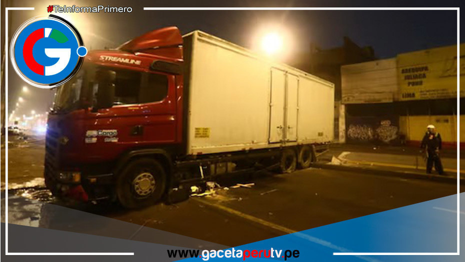 Camión choca con una vivienda en La Victoria