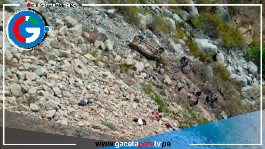 La Libertad: despiste y caída de combi a abismo deja 8 muertos en Chao 