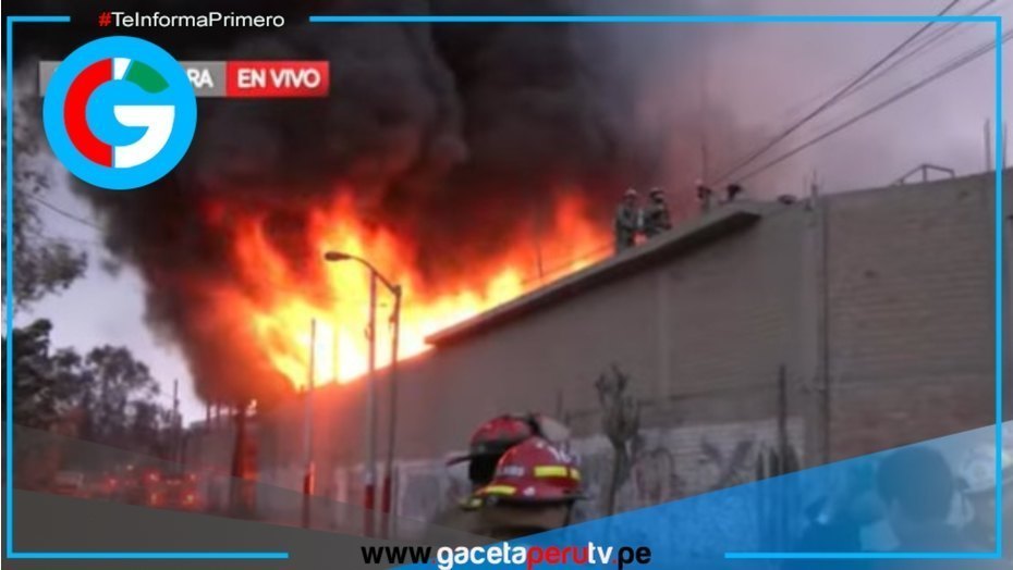 Incendio arrasa fábricas en Puente Piedra