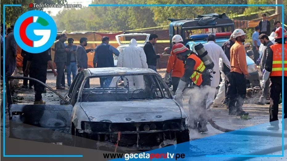 Al menos doce muertos en atentado suicida frente a tribunal paquistaní