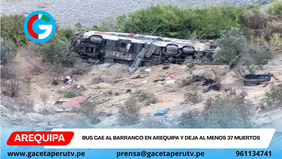 Bus cae al barranco en Arequipa y deja al menos 37 muertos