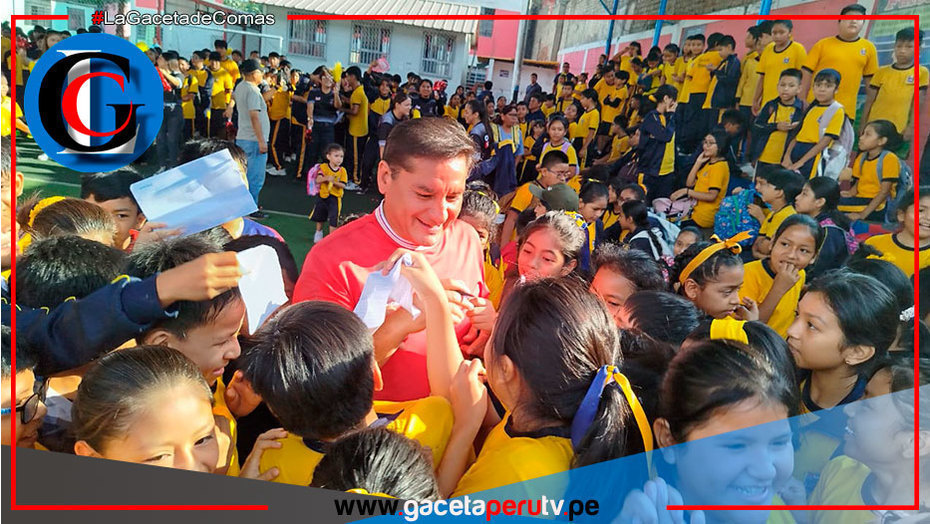 Alcalde Ulises Villegas motiva a estudiantes en Comas
