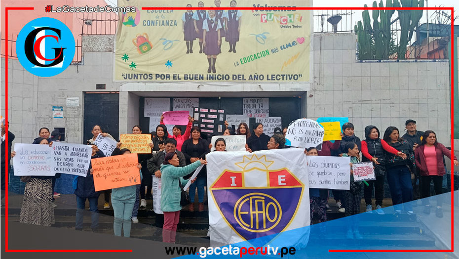 Padres De Familia De I.E Esther Festini De Comas Realizan Plantón En Frontis De Colegio